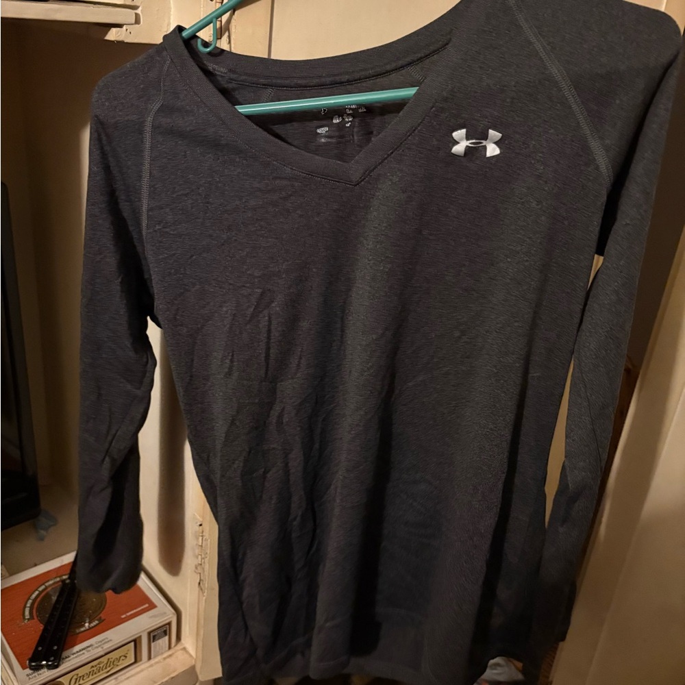 Womens Under Armour Gray V-neck Long Sleeve Athletic Shirt Medium